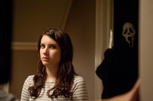 Emma Roberts and Ghostface in SCREAM 4 (aka SCRE4M) | &Copy 2011 Dimension Films
