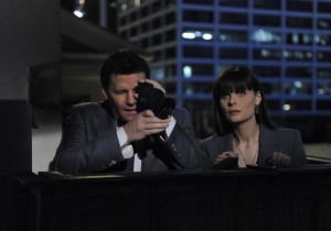 Emily Deschanel and David Boreanaz in BONES - Season 6 - "The Killer in the Crosshairs" | ©2010 Fox/Ray Mickshaw