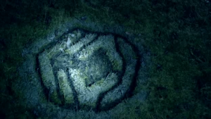 A strange mark on Amy’s lawn on June 26, 2010 in DOCTOR WHO - Series 5 - "The Pandorica Opens" | ©2011 BBC