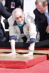 Peter O'Toole puts his hands in the cement at the Hand and Footprints Ceremony for Peter O'Toole | ©2011 Sue Schneider