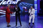 Professor Splash moves on (pictures with Nick Cannon and Seth Grabel) on AMERICA'S GOT TALENT - Season 6 | ©2011 NBC/Trae Patton