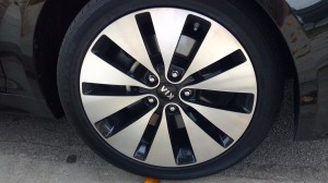ASSIGNMENT X photo of the sleek looking hubcaps of the 2011 KIA Optima SX | ©2011 Assignment X