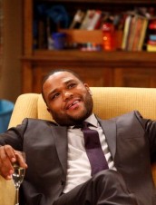 Anthony Anderson on GUYS WITH KIDS | (c) 2013 Vivian Zink/NBC