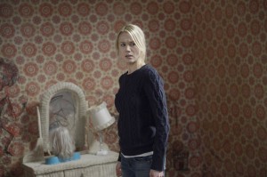 Kristen Hager as Nora Sergeant in BEING HUMAN "House Hunting" | © 2014 Philippe Bosse/Syfy