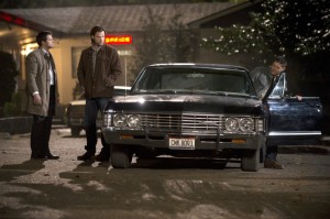 Misha Collins, Jared Padalecki and Jensen Ackles in SUPERNATURAL - Season 9 - "Meta Fiction" | ©2014 The CW/Cate Cameron