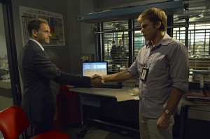 Jonny Lee Miller and Michael C. Hall in DEXTER - Season 5- "In the Beginning" | © 2010 Showtime/Randy Tepper