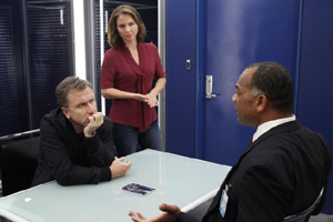 ©2010 Fox/Photo Greg Gayne | Tim Roth, Kelli Williams, Nigel Gibbs in LIE TO ME - Season 3 - "In the Red"