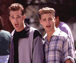 Luke Perry and Jason Priestley in BEVERLY HILLS 90210 | ©CBS Television