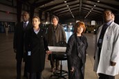 Lance Reddick, Anna Torv, John Noble and Blair Brown in FRINGE - Season 3 - "Reciprocity" |©2011 Fox Broadcasting Co./ Liane Hentscher