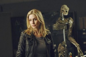 Elizabeth Mitchell in V - Season 2 - "Serpent's Tooth" |©2011 ABC/Sergei Backlakov