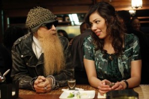 Michaela Conlin and Billy F. Gibbons of ZZ Top in BONES - Season 5 - "The Beginning in the End" | ©2010 Fox/Greg Gayne Michaela Conlin and Billy F. Gibbons of ZZ Top in BONES - Season 5 - "The Beginning in the End" | ©2010 Fox/Greg Gayne