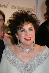Elizabeth Taylor at the 13th Annual Academy Awards Viewing Party to Raise Funds for The Elton John Aids Foundation presented by Chopard at the Pacific Design Center "Outdoor Plaza" in West Hollywood Sunday, February 27, 2005 | ©2005 Sue Schneider