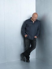 Michael Chicklis in NO ORDINARY FAMILY - Season 1 | ©2010 ABC/Bob D'Amico