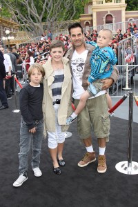 Adrian Pasdar, wife Natalie Maines and family at the World Premiere of PIRATES OF THE CARIBBEAN ON STRANGER TIDES | ©2011 Sue Schneider