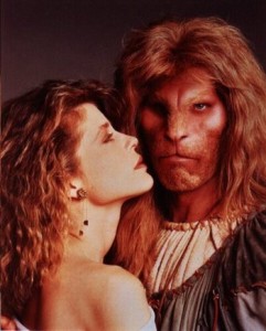 Linda Hamilton and Ron Perlman in BEAUTY AND THE BEAST | ©CBS Home Entertainment