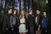 The cast of THE SECRET CIRCLE - Season 1 including Nick Armstrong, Brittany Robertson, Phoebe Jane Tonkin, Jessica Parker Kennedy, Thomas Dekker | ©2011 The CW