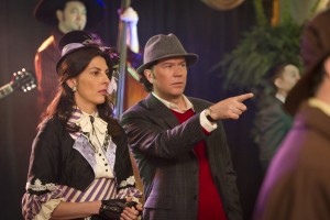 Timothy Hutton and Gina Bellman in LEVERAGE - Season 4 - "The 10 L'il Grifters Job" | ©2011 TNT/Erik Heinila Timothy Hutton and Gina Bellman in LEVERAGE - Season 4 - "The 10 L'il Grifters Job" | ©2011 TNT/Erik Heinila