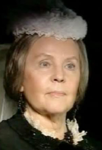 Pauline Collins in DOCTOR WHO - Series 2 - "Tooth and Claw" | ©2006 BBC Pauline Collins in DOCTOR WHO - Series 2 - "Tooth and Claw" | ©2006 BBC