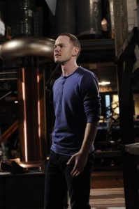 Aaron Ashmore in WAREHOUSE 13 - Season 3 - "Love Sick" | ©2011 NBC/Steve Wilkie Aaron Ashmore in WAREHOUSE 13 - Season 3 - "Love Sick" | ©2011 NBC/Steve Wilkie