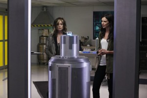 Summer Glau and Laura Mennell in ALPHAS - Season 1 - "Catch and Release" | ©2011 Syfy/Ken Woroner