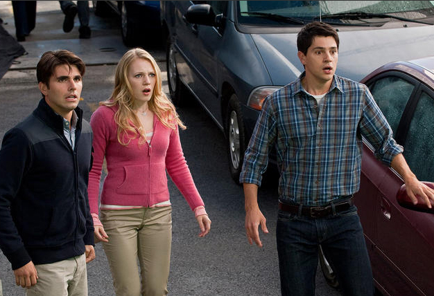 On the set with the FINAL DESTINATION 5 actors Emma Bell and Nicholas D
