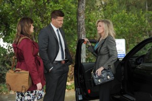 Emily Deschanel, David Boreanaz, Morgan Fairchild in BONES - Season 7 - "The Prince in the Plastic" | ©2011 Fox/Ray Mickshaw