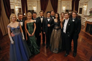 Candice Accola, Zach Roerig, Claire Holt, Daniel Gilles, Paul Wesley, Ian Somerhalder, Casper Zafer, Nina Dobrev, Susan Walters, Joseph Morgan, Nathaniel Buzolic in THE VAMPIRE DIARIES - Season 3 - "Dangerous Liasons" | ©2012 The CW/Quantrell D. Colbert