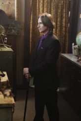 Robert Carlyle in ONCE UPON A TIME - Season 1 - "The Return" | ©2012 ABC/Jack Rowand