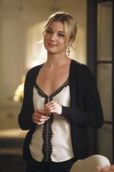 Emily VanCamp in REVENGE - Season 1 - "Doubt" | ©2012 ABC/Vivian Zink