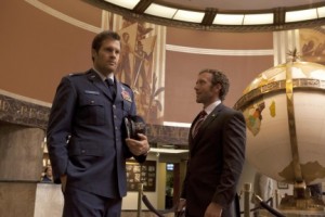 Geoff Stults and TJ Thyne in THE FINDER - Season 1 - "Little Green Men" | ©2012 Fox/Jennifer Clasen