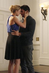 Emily VanCamp and Josh Bowman in REVENGE - Season 1 - "Doubt" | ©2012 ABC/Vivian Zink