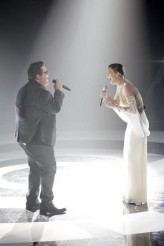 John Glosson and Jennifer Nettles perform on DUETS - Season 1 - Week 3 - "Songs That Inspire" | ©2012 ABC/Kelsey McNeal
