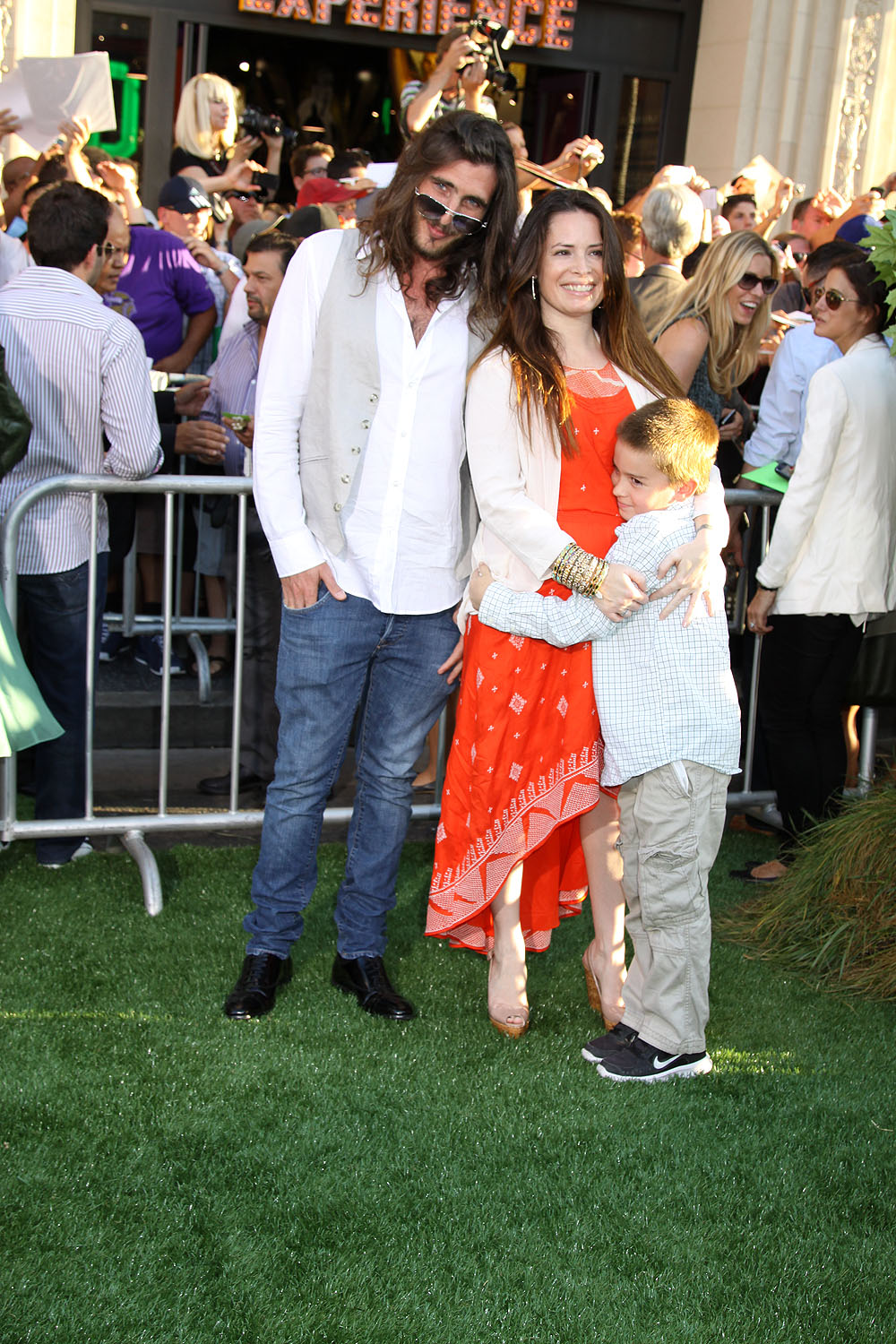 Holly Marie Combs and family at the World Premiere of Disney's THE ODD ...