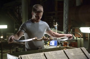 Stephen Amell in ARROW - Season 1 - "Lone Gunman" | ©2012 The CW/Jack Rowand