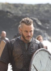 Ragnar (Travis Fimmel) and his raiders prep for battle in VIKINGS "Wrath of the Northment" | (c) 2013 Jonathan Hession/History