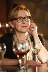 Julie White in GO ON - Season 1 - "The World Ain't Over 'Til It's Over" | ©2013 NBC/Vivian Zink