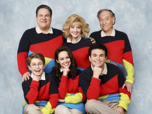 Wendi McLendon-Covey, Sean Giambrone, Troy Gentile, Hayley Orrantia, George Segal, and Jeff Garlin in THE GOLDBERGS - Season 1 | ©2013 ABC/Craig Sjodin