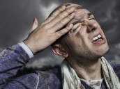 Adam Brody and Paul Scheer in THE LEAGUE - Season 5 - "The Bachelor Draft" | ©2013 FXX/Matthais Clamer