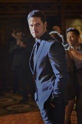 Jay Ryan in BEAUTY AND THE BEAST - Season 2 - "Liar, Liar" | ©2013 The CW /Sven Frenzel