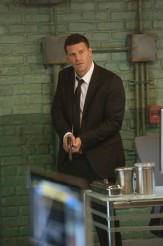 Booth (David Boreanaz) searches for Brennan in the "The Sense in the Sacrifice" episode of BONES | (c) 2013 Patrick McElhenney/FOX