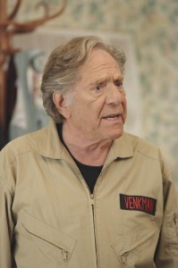 George Segal in THE GOLDBERGS - Season 1 - "Who Are You Going To Telephone?" | ©2013 ABC/Danny Feld