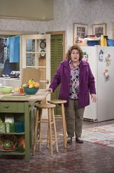 Margo Martindale as Carol Miller in THE MILLERS | © 2014 CBS/Neil Jacobs