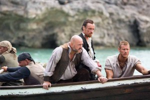 Mark Ryan (Gates), Toby Stephens (Captain Flint), Tom Hopper (Billy Bones) in BLACK SAILS - Season 1 | ©2014 Starz