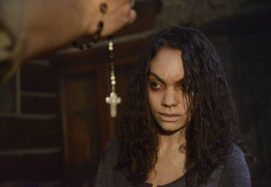 Jenny (guest star Lyndie Greenwood) is possessed on SLEEPY HOLLOW "Vessel" | © 2014 Brownie Harris/FOX