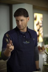 Dean (Jensen Ackles) goes undercover at a fat farm to find a killer on SUPERNATURAL "The Purge" | © 2014 Cate Cameron/The CW