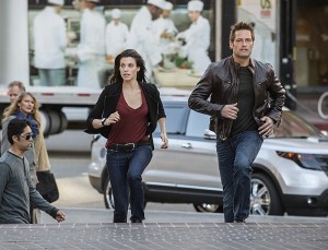 Gabriel (Josh Holloway) and Riley (Meghan Ory) chase down a witness protection suspect on INTELLIGENCE | © 2014 Neil Jacobs/CBS