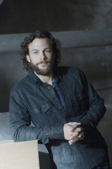 Kyle Schmid as Henry in BEING HUMAN "House Hunting" | © 2014 Philippe Bosse/Syfy