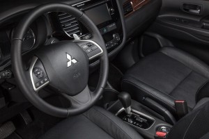 2014 Mitsubishi Outlander | ©2014 Mitsubishi