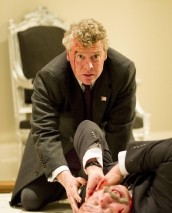 Mark (Tate Donovan) tries to help Stolnavich (Stanley Townsend) in 24: LIVE ANOTHER DAY | © 2014 Chris Raphael/FOX