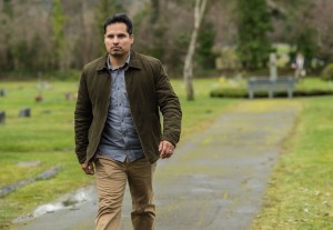 Michael Peña in GRACEPOINT - Season 1 - "Episode Two" | ©2014 Fox/Ed Araquel